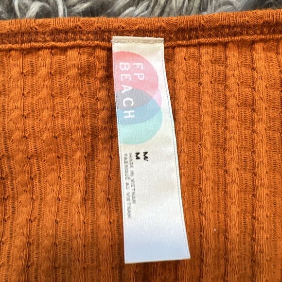 Free People Beach Burnt Orange Waffle Ribbed Knit 3/4 Sleeve Top Medium V Neck - Picture 2 of 9